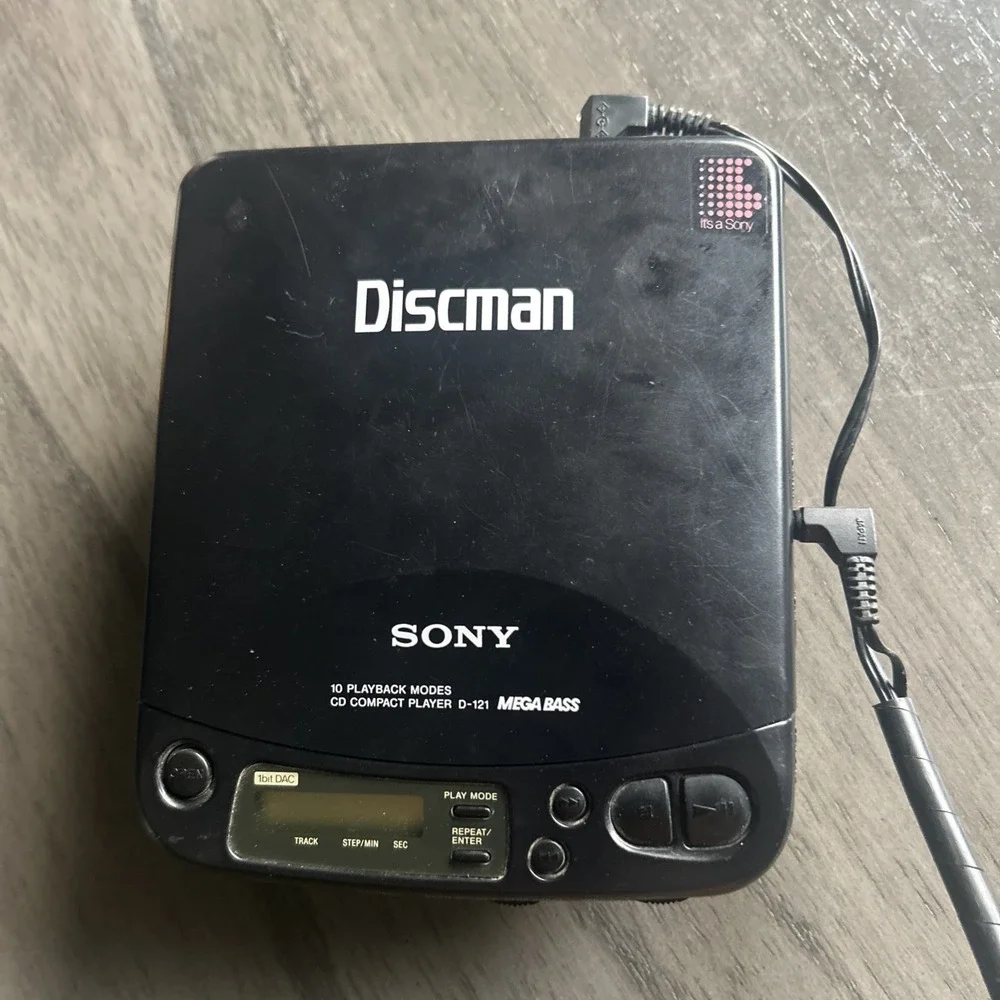 Sony Discman D-121 CD Compact Player 1993 MegaBass Portable Car Mount w/Tape
